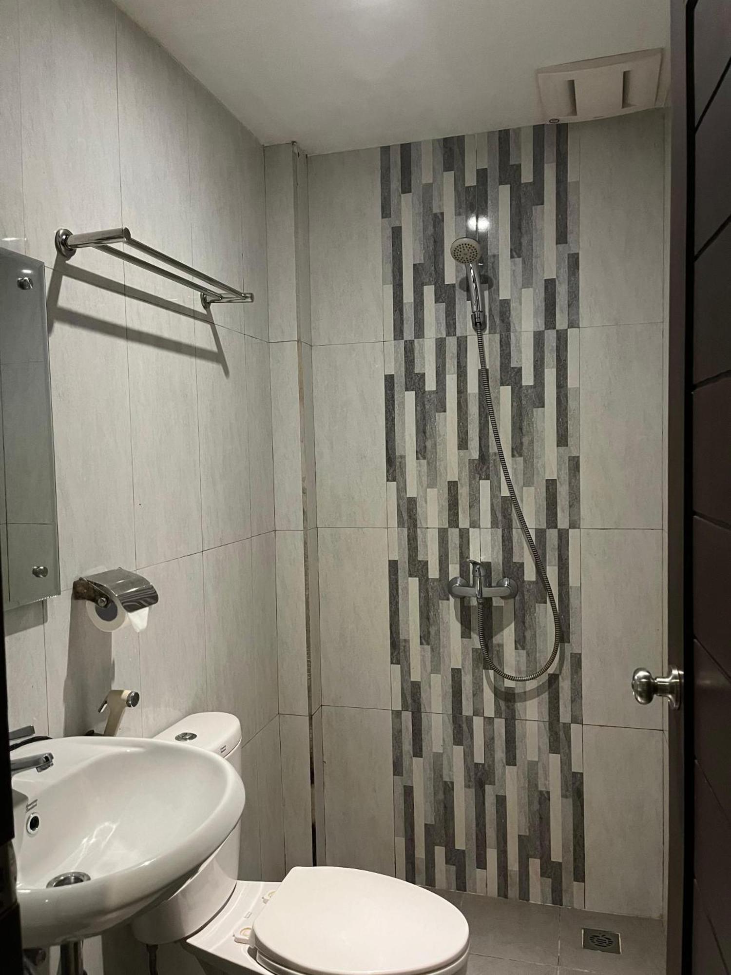 Bless Hotels Sintang Экстерьер фото