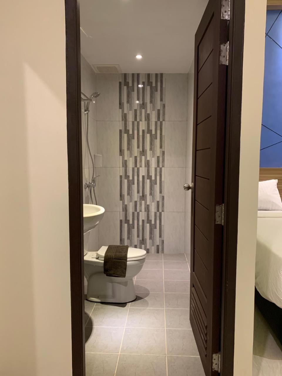 Bless Hotels Sintang Экстерьер фото