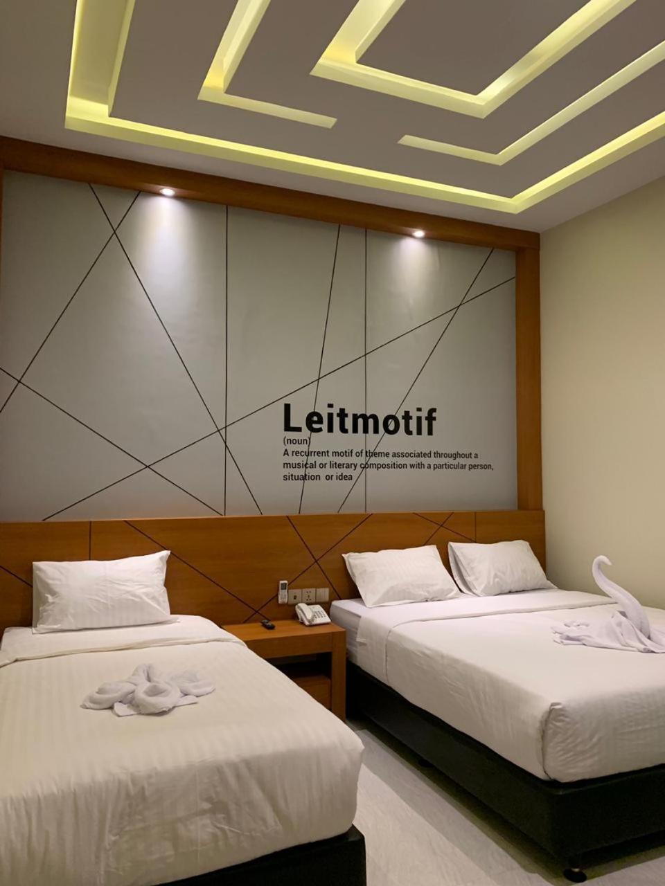 Bless Hotels Sintang Экстерьер фото
