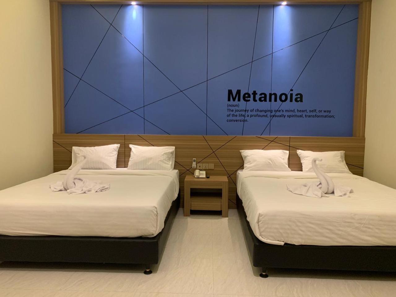 Bless Hotels Sintang Экстерьер фото