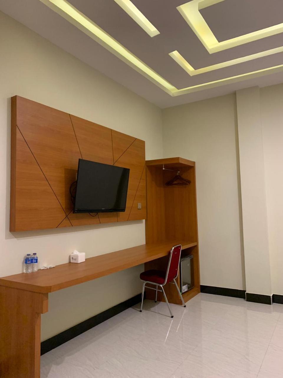 Bless Hotels Sintang Экстерьер фото