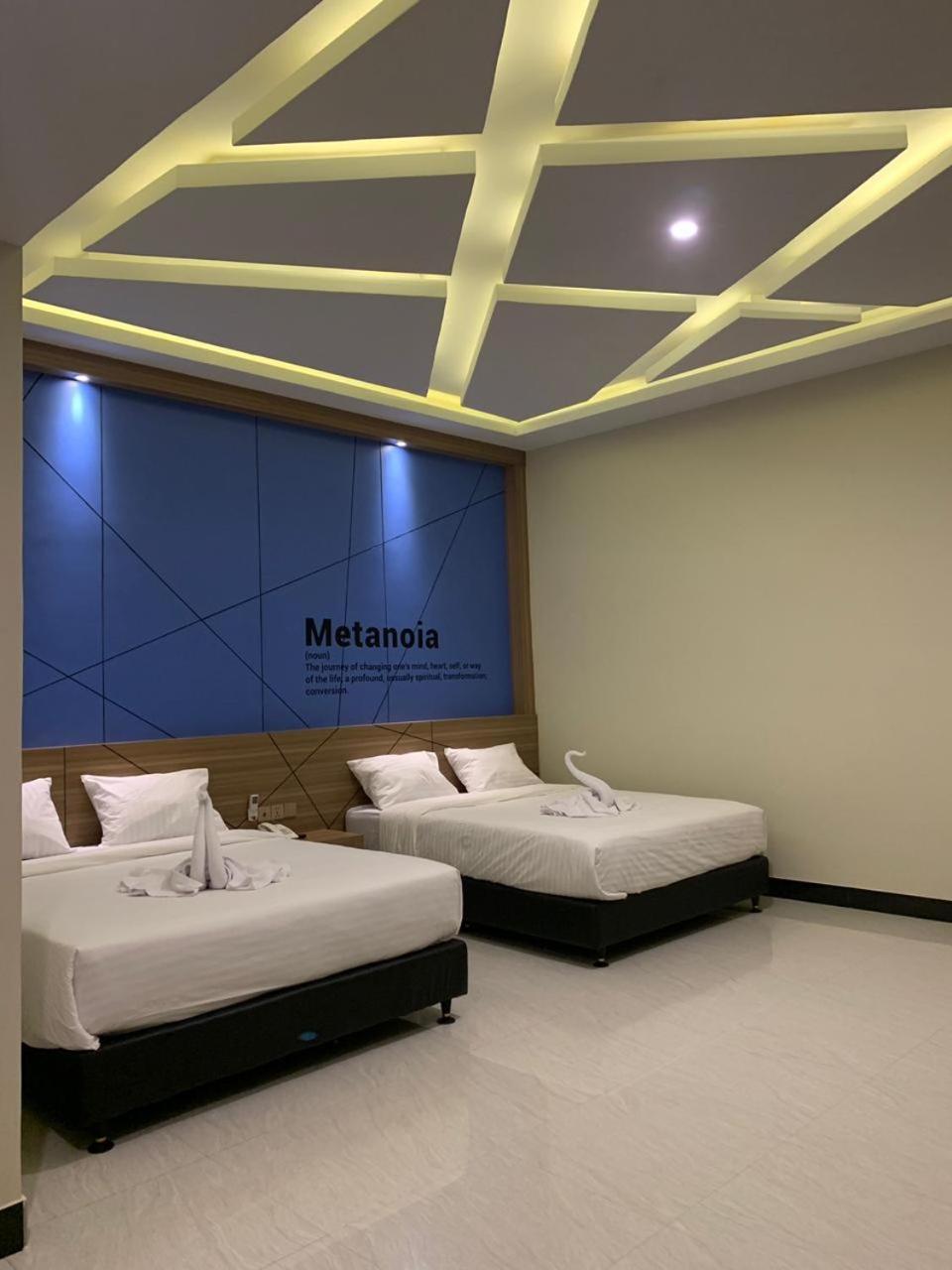Bless Hotels Sintang Экстерьер фото