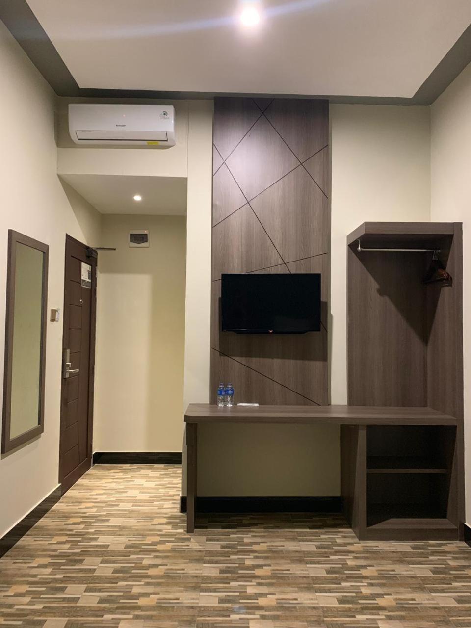 Bless Hotels Sintang Экстерьер фото